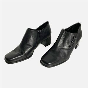 Vintage Laura Scott Samantha Leather Ankle Booties with Leather Covered Buttons